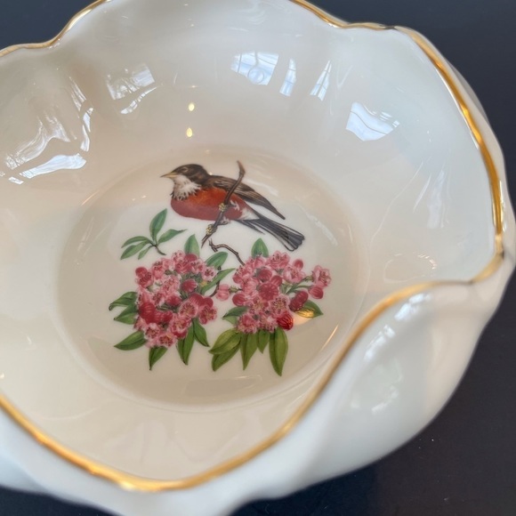Tulip Bowl China with Gold Trim and Hand Decorated - Picture 3 of 7